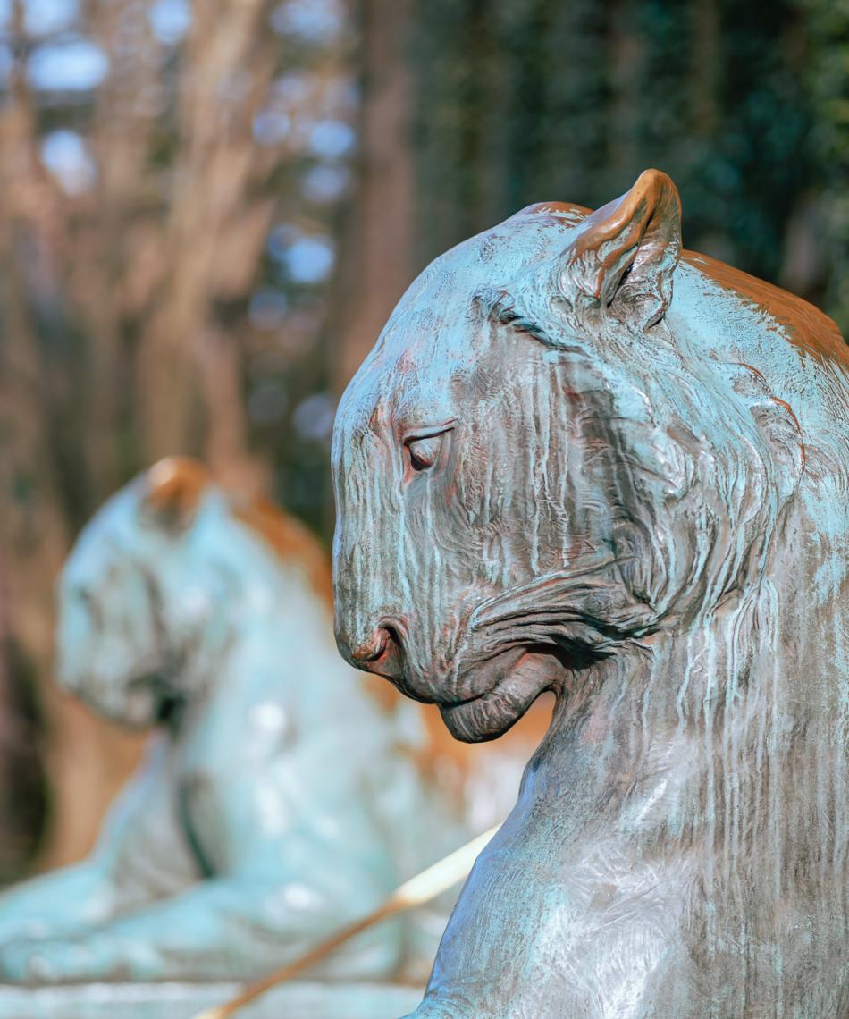 Tiger statues