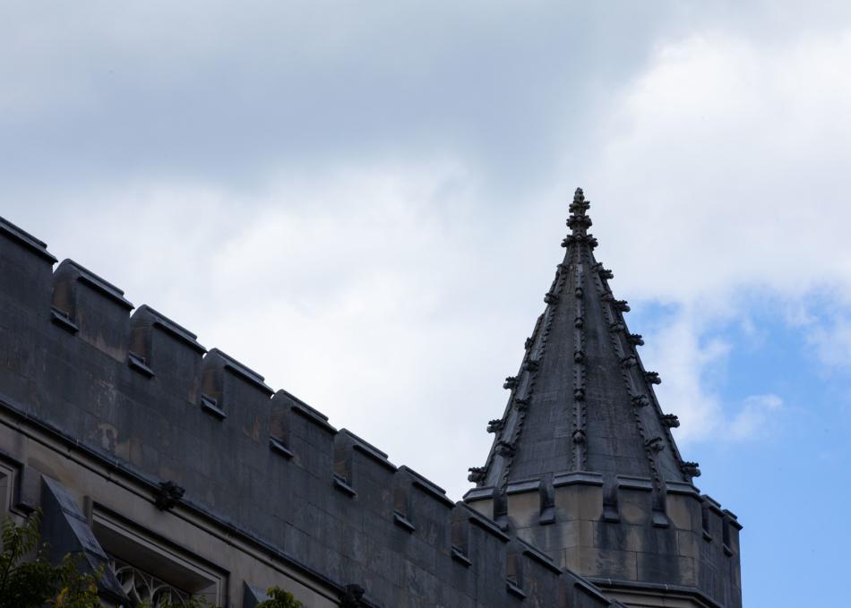 building details, a roof
